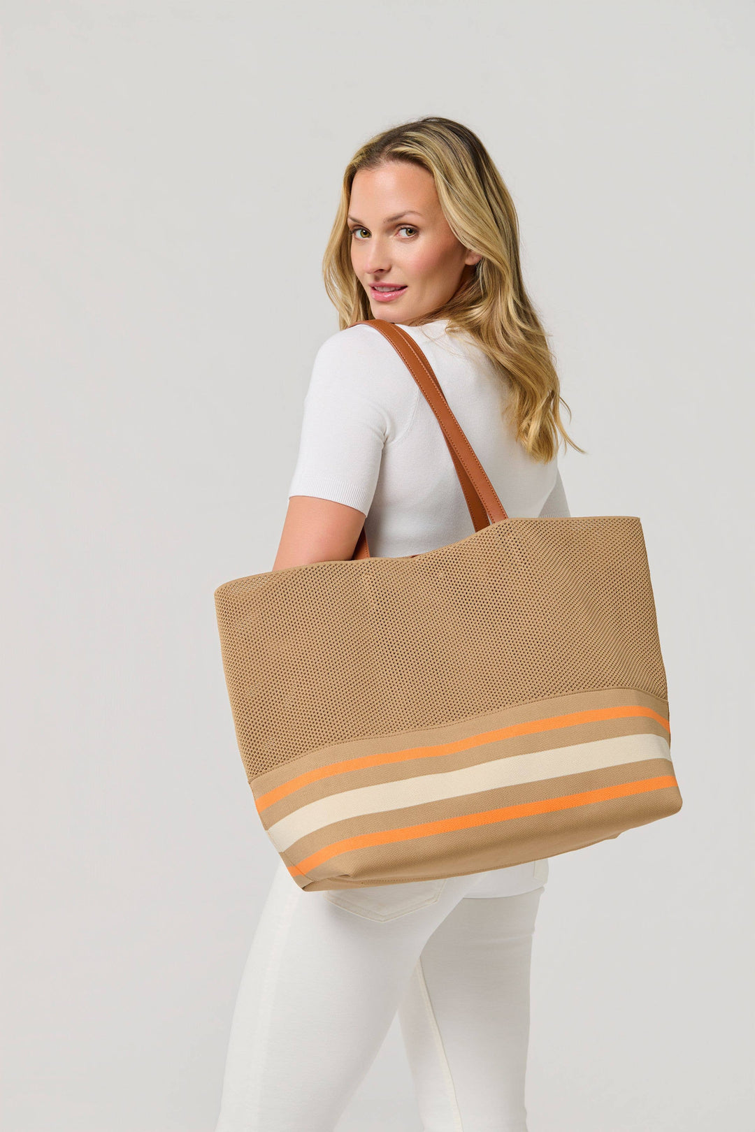 ARIA TOTE: TAN