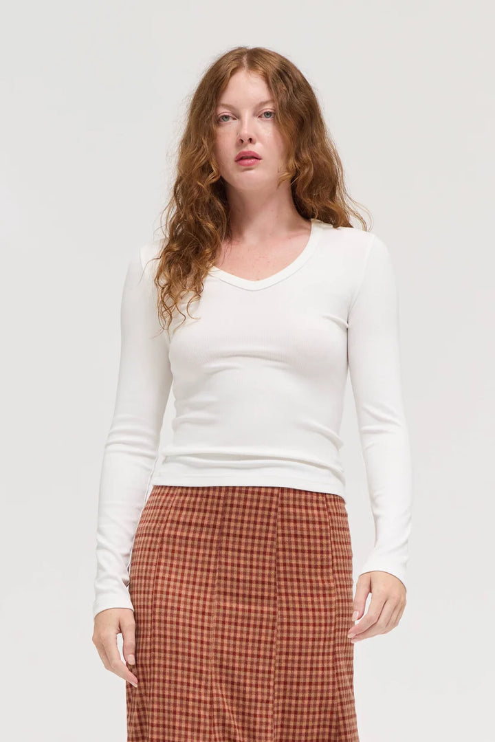 Round V-Neck Long Sleeve Tee in Off White