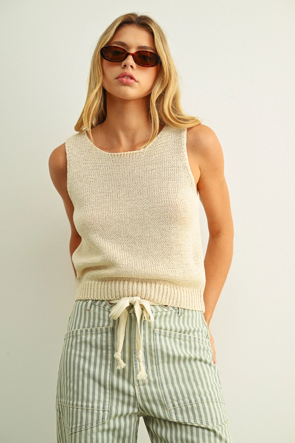 Sleeveless Roundneck Knitted Top