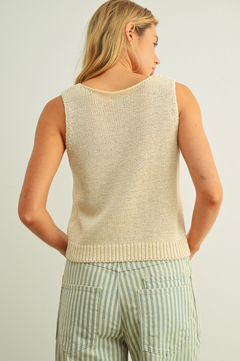 Sleeveless Roundneck Knitted Top