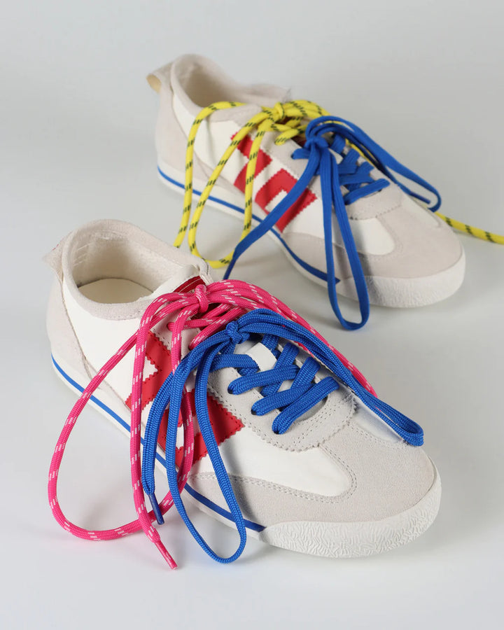 Leon in White Red Sneakers
