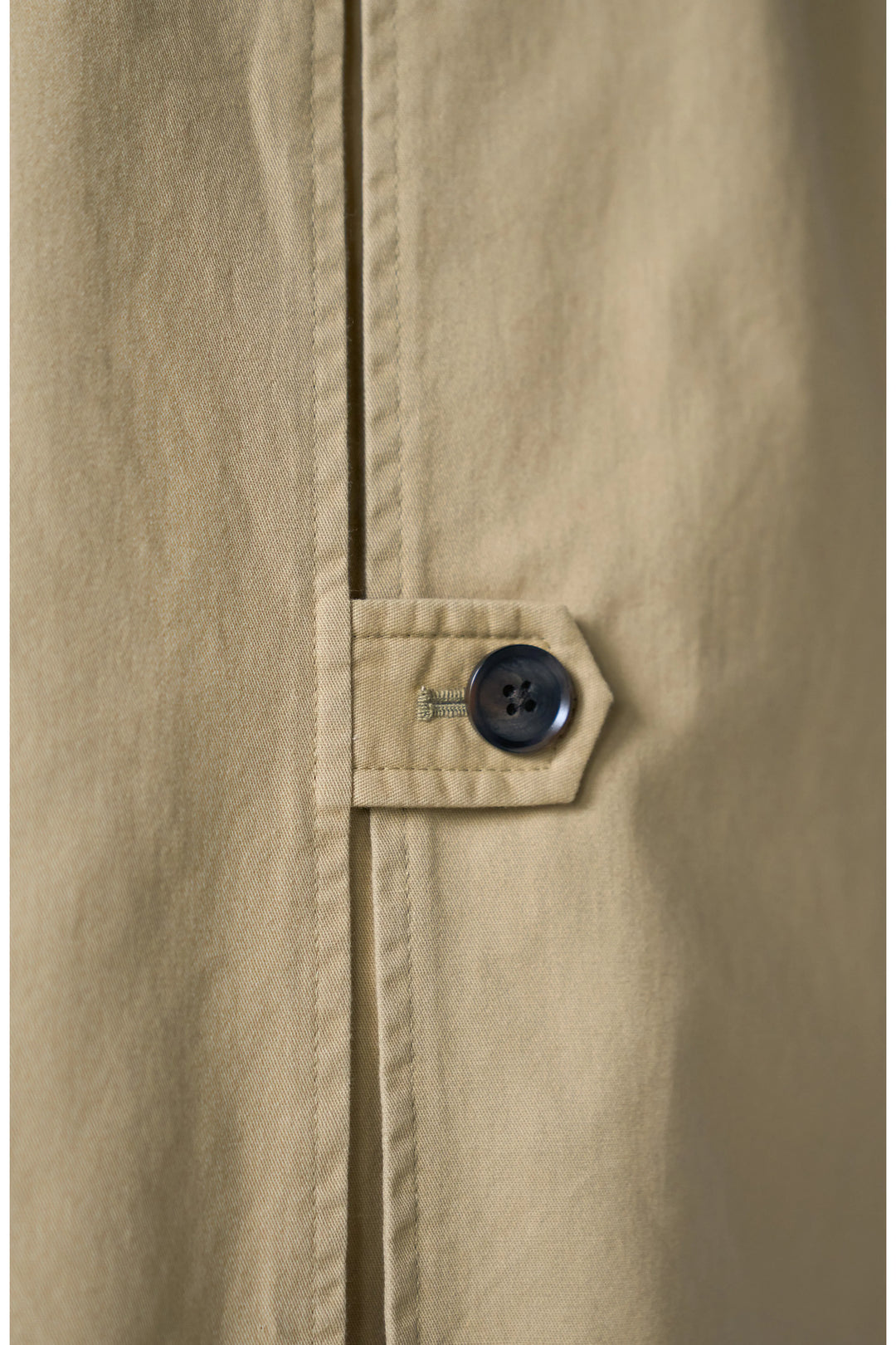 raglan sleeve coat w/ pleat back