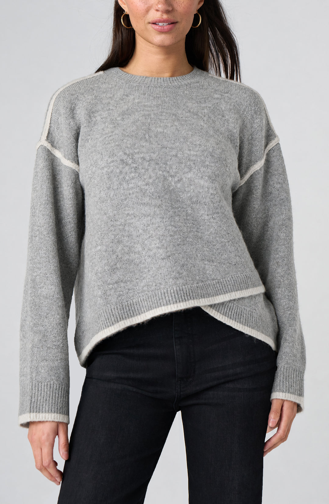 long slv crewneck sweater w cream tulip hem